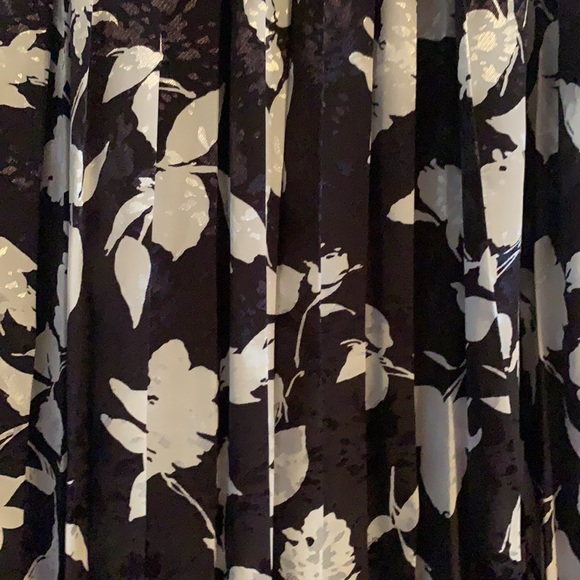 New Women’s Skirt - Picture 2 of 4